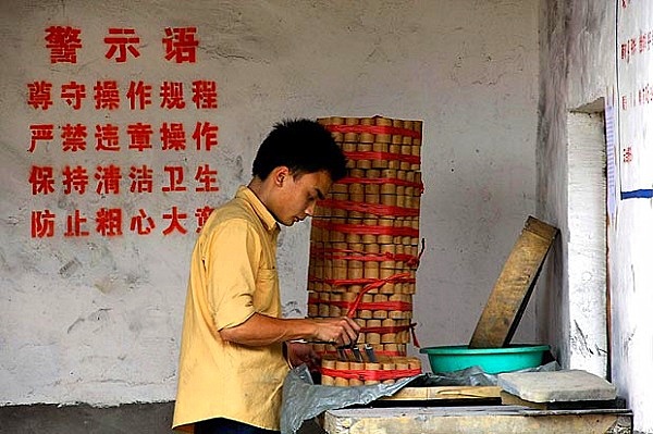 Đến thăm "đại bản doanh" sản xuất ph&aacute;o Tết ở ch&acirc;u &Aacute; 9