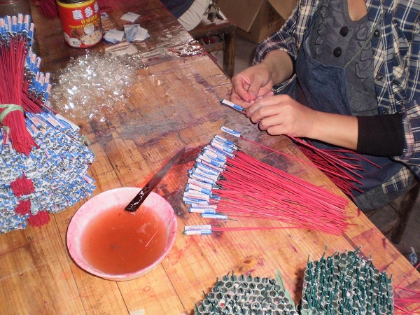 Đến thăm "đại bản doanh" sản xuất ph&aacute;o Tết ở ch&acirc;u &Aacute; 10