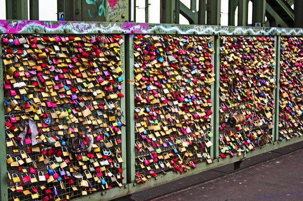 Những cây cầu "khóa chặt tình yêu" vòng quanh thế giới 10