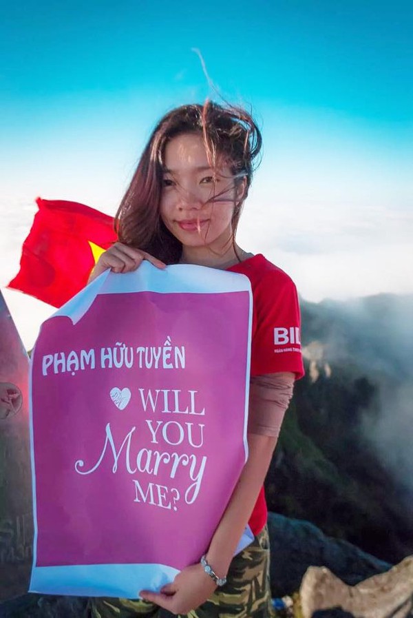 9x Việt cầu hôn bạn trai trên đỉnh Fansipan 1