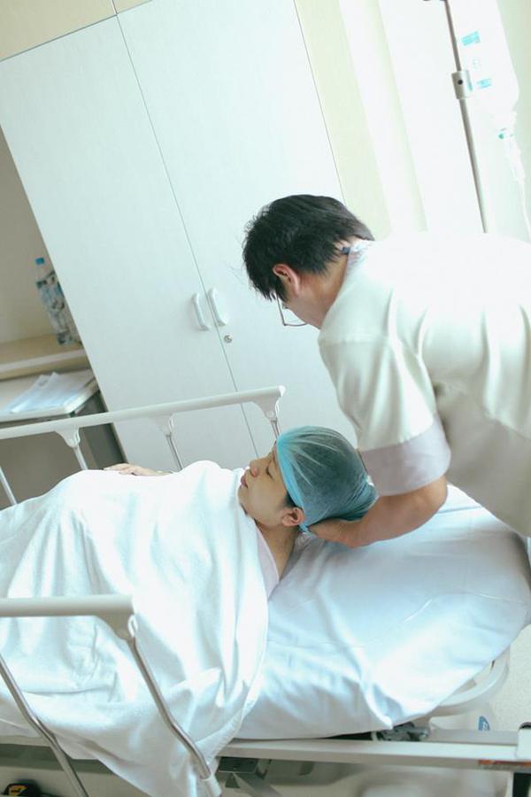Bộ ảnh x&uacute;c động đ&ecirc;m giao thừa: H&agrave;nh tr&igrave;nh ch&agrave;o đ&oacute;n một sinh linh 5