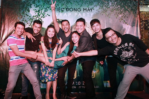 Ng&ocirc; Thanh V&acirc;n sướng t&iacute;t mắt khi được Cường Ng&ocirc; &ocirc;m h&ocirc;n 6