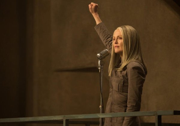 Jennifer Lawrence suýt điếc đặc vì "Hunger Games 3" 7
