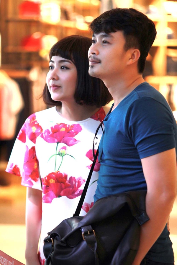 Lê Khánh tình cảm với chồng sắp cưới tại phim trường "Ngày nảy ngày nay" 5