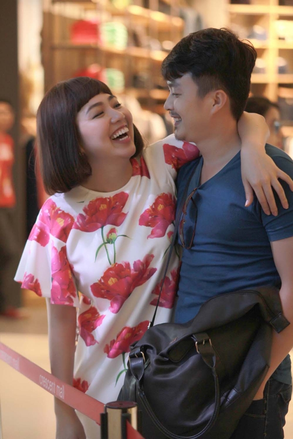 Lê Khánh tình cảm với chồng sắp cưới tại phim trường "Ngày nảy ngày nay" 2