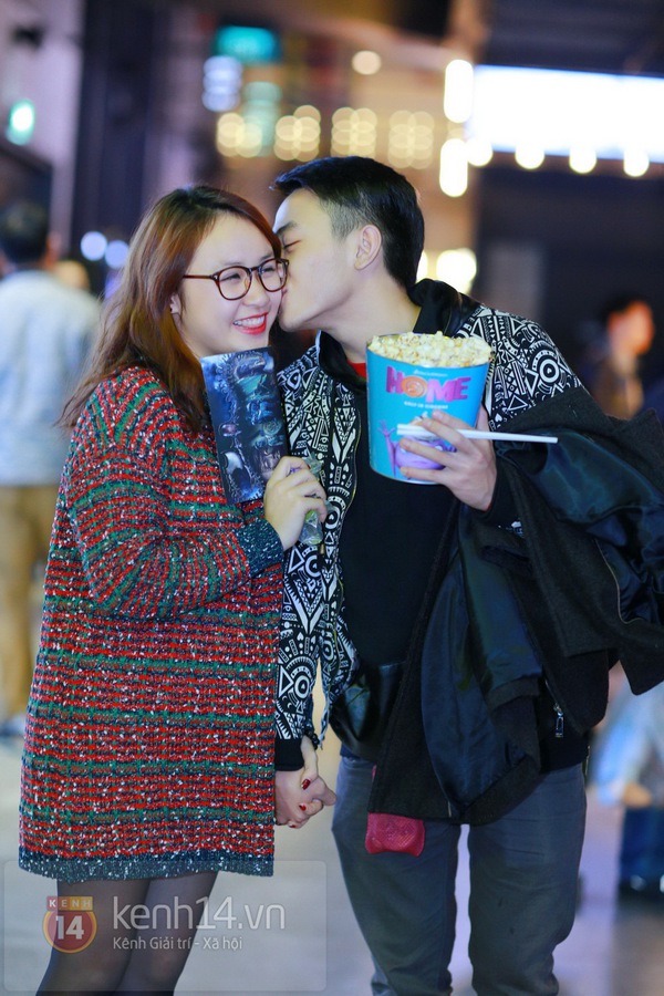 Con gái Thanh Lam và bạn trai vô tư hôn nhau giữa họp báo 1