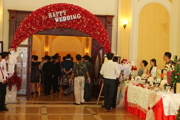 Những đám cưới hoành tráng của các hot girl Việt 112
