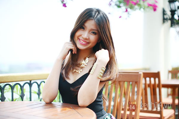 Miss Teen Diễm Trang trổ tài làm MC và thông dịch 10