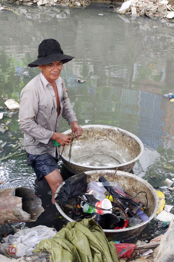Gần 40 năm nhặt rác dưới con kênh ô nhiễm nhất Sài Gòn 1