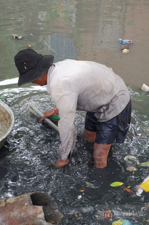Gần 40 năm nhặt rác dưới con kênh ô nhiễm nhất Sài Gòn 3