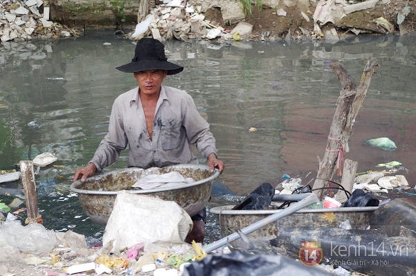 Gần 40 năm nhặt rác dưới con kênh ô nhiễm nhất Sài Gòn 7