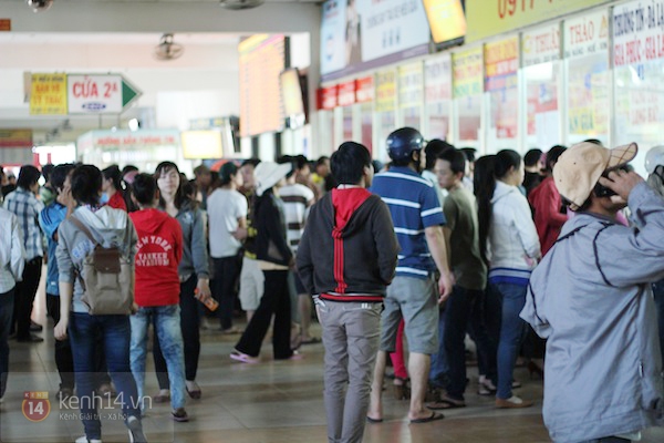Sài Gòn: Người dân lo lắng vì "cháy vé" về quê ăn Tết 7