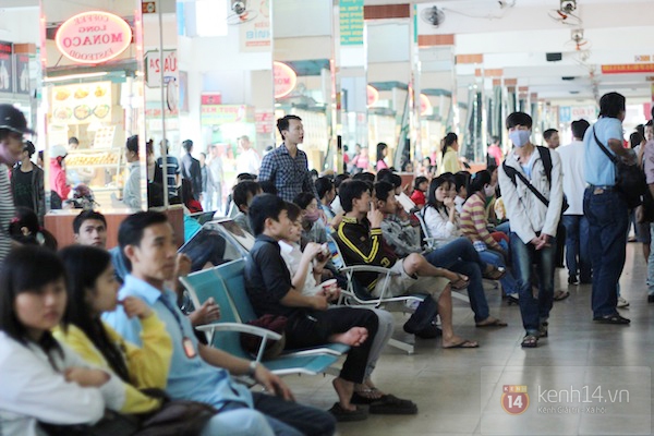 Sài Gòn: Người dân lo lắng vì "cháy vé" về quê ăn Tết 8