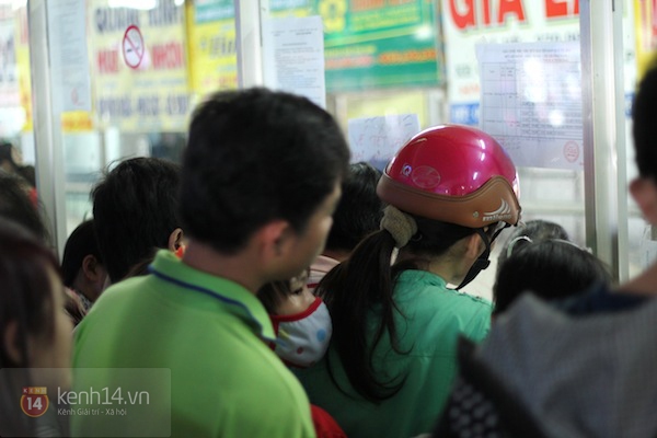 Sài Gòn: Người dân lo lắng vì "cháy vé" về quê ăn Tết 15