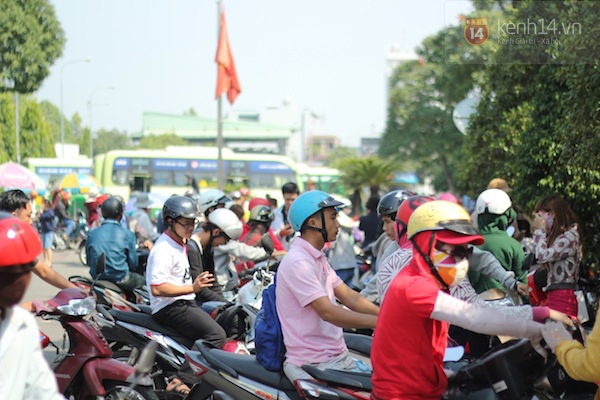 Sài Gòn: Người dân lo lắng vì "cháy vé" về quê ăn Tết 20
