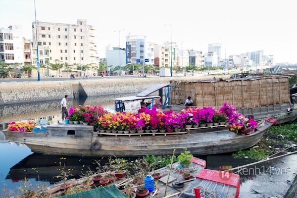 Hội hoa xuân lênh đênh trên sông ở Sài Gòn 3