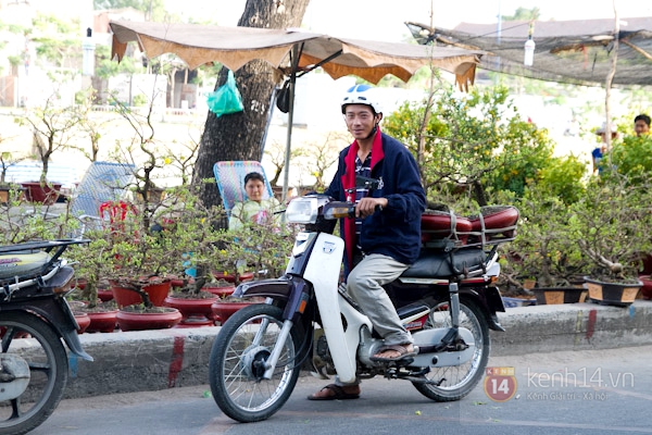 Hội hoa xuân lênh đênh trên sông ở Sài Gòn 23