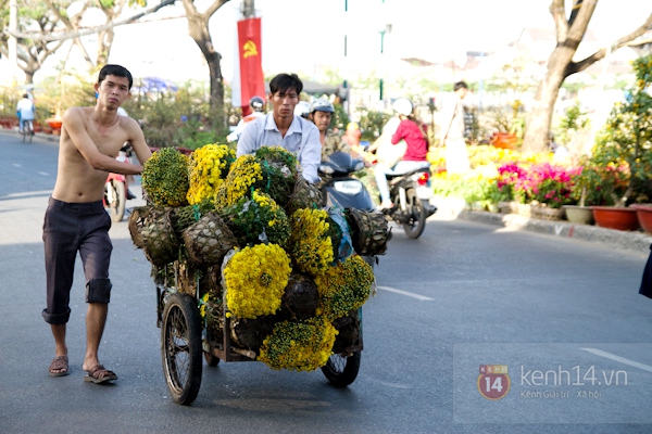 Hội hoa xuân lênh đênh trên sông ở Sài Gòn 14
