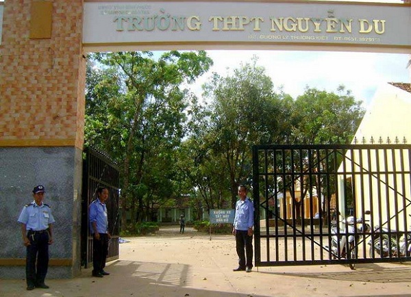 Những "người h&ugrave;ng" thầm lặng sau giảng đường 2
