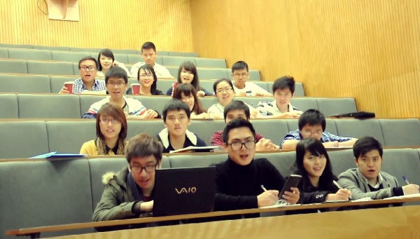 Clip độc đ&aacute;o về cuộc sống xa nh&agrave; của du học sinh Anh 2