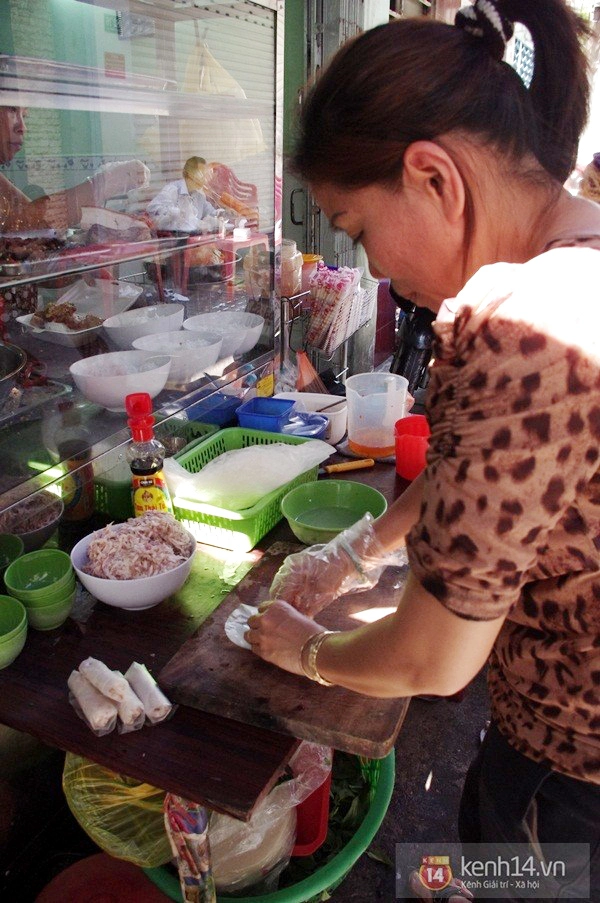 Sài Gòn: Đổi vị với bánh ướt thịt nướng phố Mạc Đĩnh Chi 12