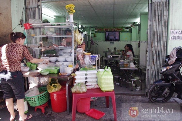 Sài Gòn: Đổi vị với bánh ướt thịt nướng phố Mạc Đĩnh Chi 3