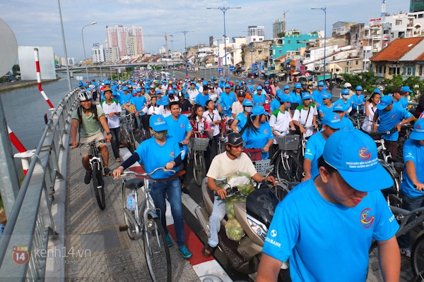 1.000 người đạp xe diễu hành mừng sinh nhật Bác 12