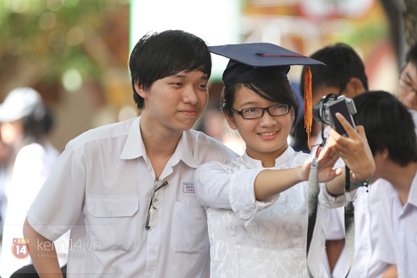 Tràn ngập lưu bút trên áo của teen Marie Curie trong ngày tri ân 10