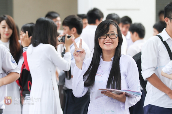 Tràn ngập lưu bút trên áo của teen Marie Curie trong ngày tri ân 16