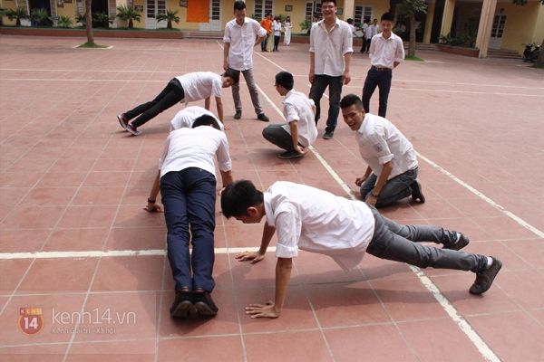 400 học sinh trường Lomonoxop cùng nhau chụp bộ ảnh cuối cùng 11