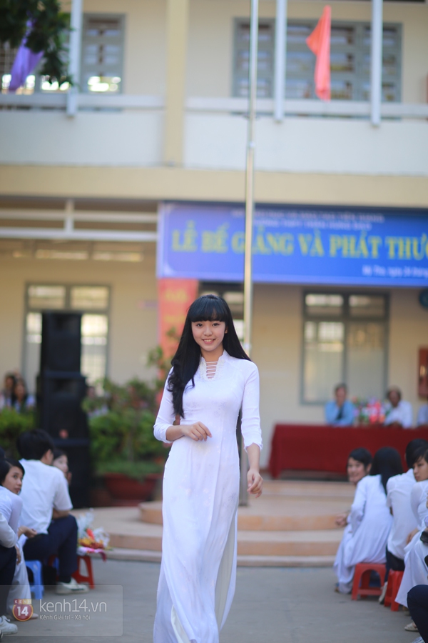 Hot girl Bảo Trân dự lễ Tri ân cùng teen Trần Hưng Đạo 6