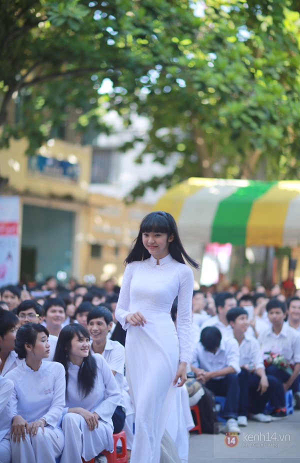 Hot girl Bảo Trân dự lễ Tri ân cùng teen Trần Hưng Đạo 8