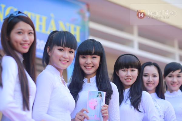 Hot girl Bảo Trân dự lễ Tri ân cùng teen Trần Hưng Đạo 9