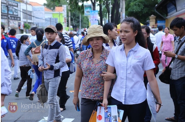 Đề Lý dài và khó, thí sinh kết thúc ngày thi đầu tiên 26