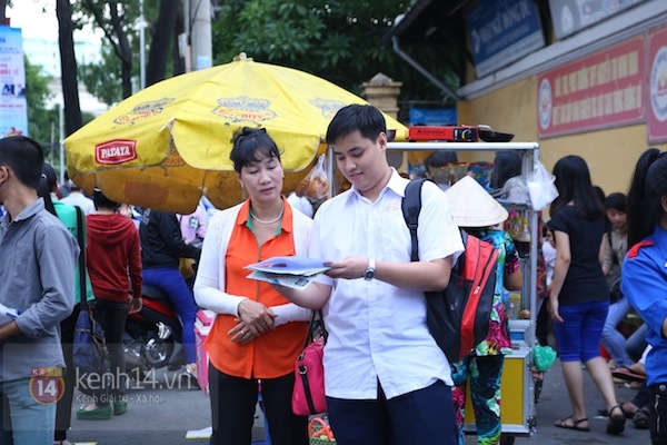 Đề Lý dài và khó, thí sinh kết thúc ngày thi đầu tiên 28