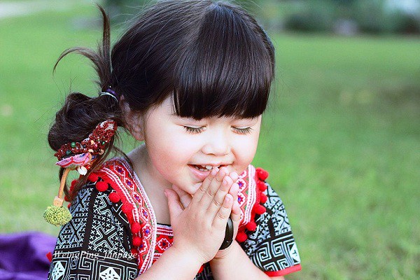 C&ocirc; b&eacute; 3 tuổi xinh như thi&ecirc;n thần nổi tiếng khắp Th&aacute;i Lan 11