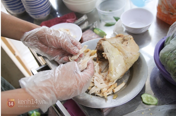 Sài Gòn: Thử món cơm gà xé, sốt bơ trứng non đặc sản Nha Trang  4