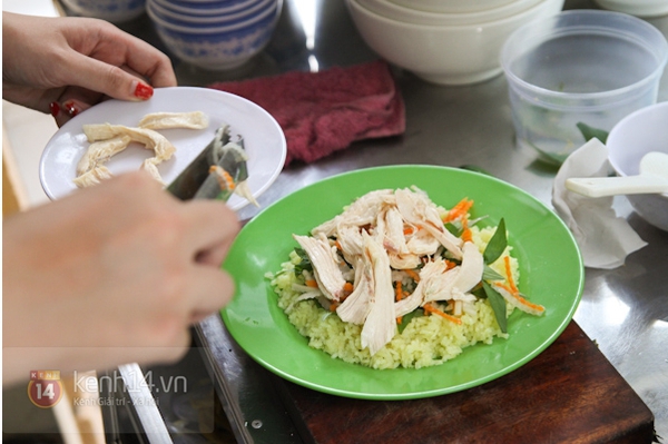 Sài Gòn: Thử món cơm gà xé, sốt bơ trứng non đặc sản Nha Trang  5