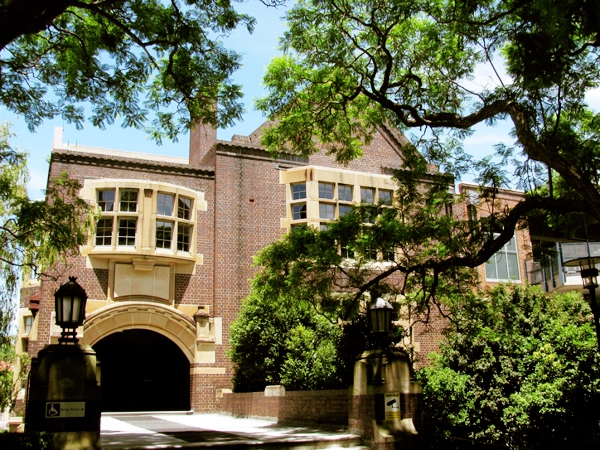 Vẻ đẹp của khu vườn cổ trong khu&ocirc;n vi&ecirc;n Đại học Sydney 17