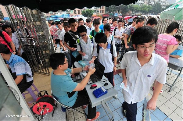 Cận cảnh ngày đầu tiên của đợt thi ĐH lớn nhất thế giới 13