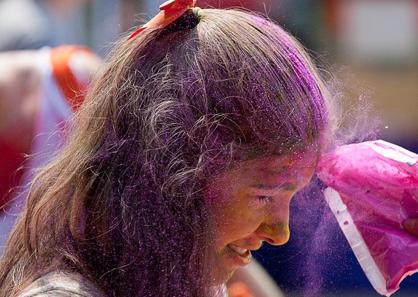 Teen Nga thi ném bột màu trong lễ hội "Colorfest" 16