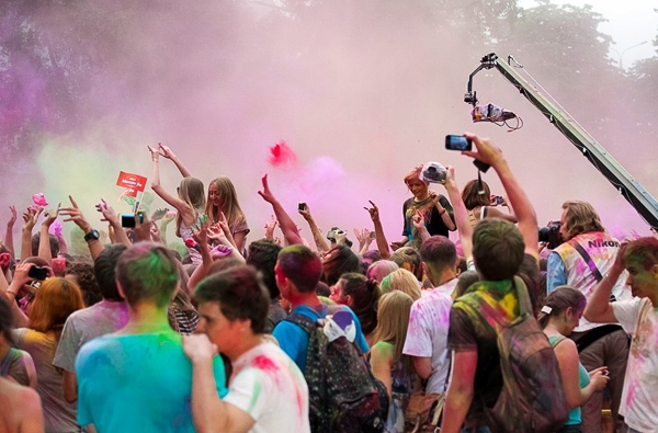 Teen Nga thi ném bột màu trong lễ hội "Colorfest" 21