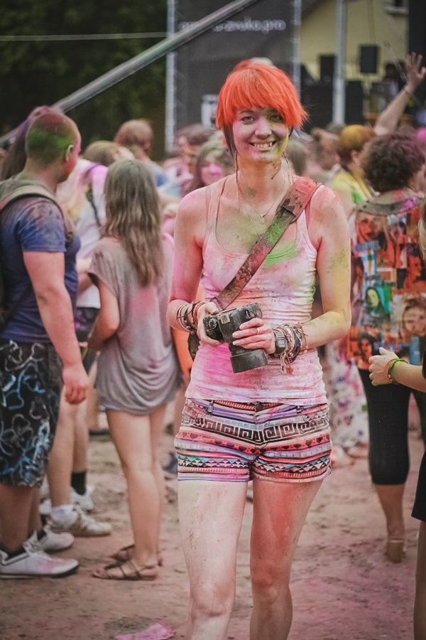 Teen Nga thi ném bột màu trong lễ hội "Colorfest" 4