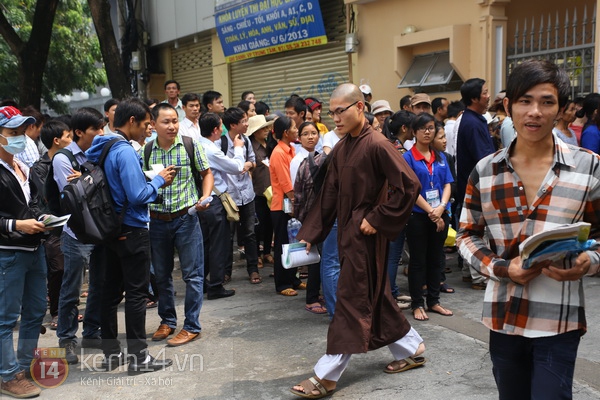 Thí sinh khối B, D vẫn "kẹt" câu bất đẳng thức, đề Địa khối C dễ thở 24