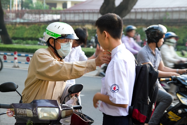 Sáng nay, thí sinh ĐH đợt 1 bước vào môn thi Toán 32