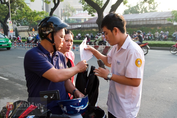 Sáng nay, thí sinh ĐH đợt 1 bước vào môn thi Toán 39