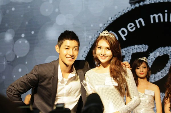 Cận cảnh cô gái Việt xinh đẹp được gặp Kim Hyun Joong và Suzy  10