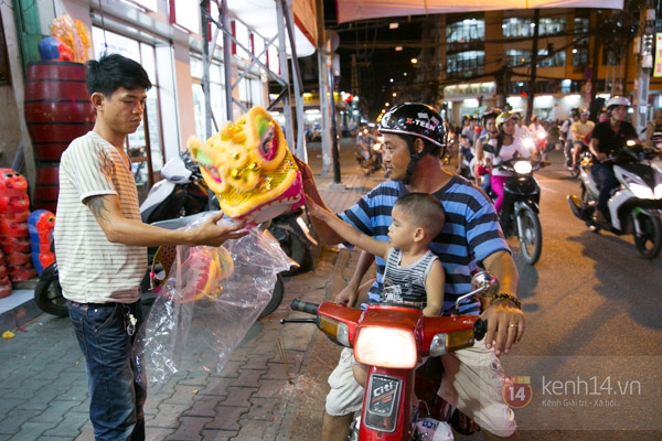 Chùm ảnh: Trung thu buồn của những chú lân, đèn ông sao truyền thống 19