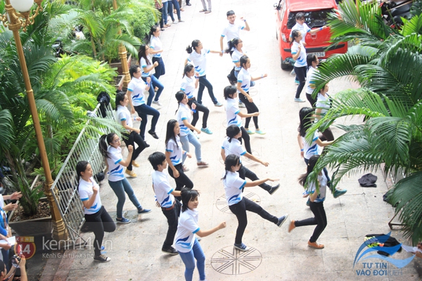 "Cơn bão tự tin vào đời" của sinh viên ĐH Kinh Tế TP.HCM 8