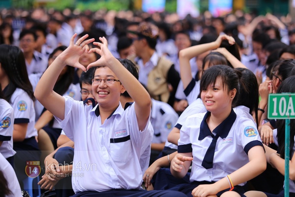 HS Trưng Vương được thầy Khắc Hiếu "bắt t&acirc;m l&yacute;" cho năm học mới 12